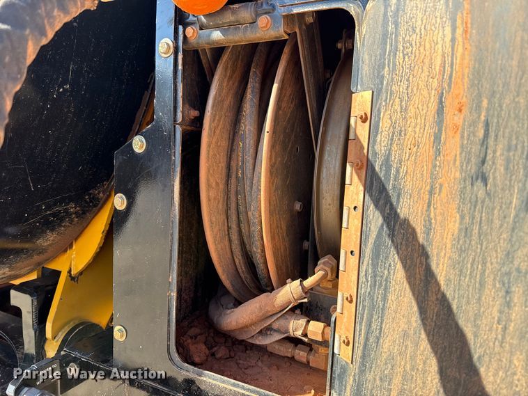 image for item ES5979 2023 Mack Granite hydrovac truck