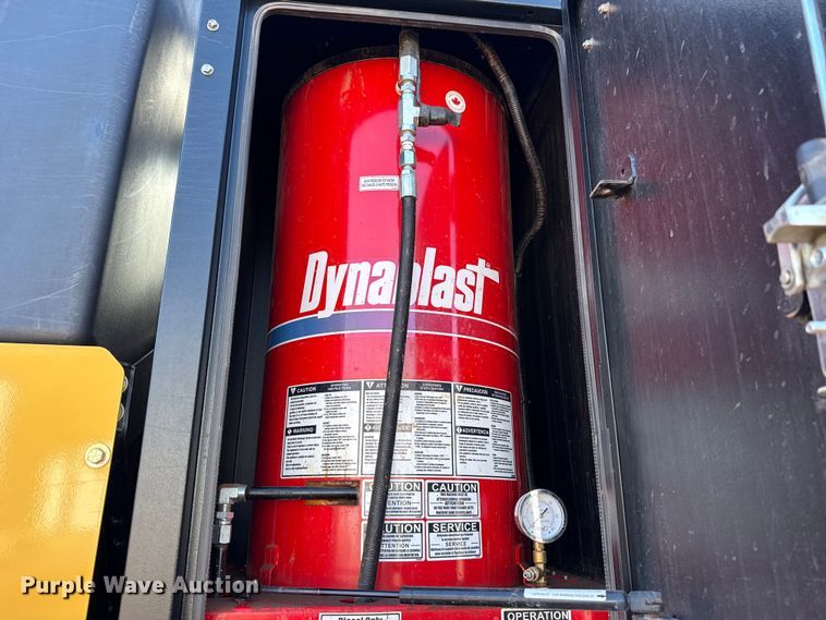 image for item ES5979 2023 Mack Granite hydrovac truck