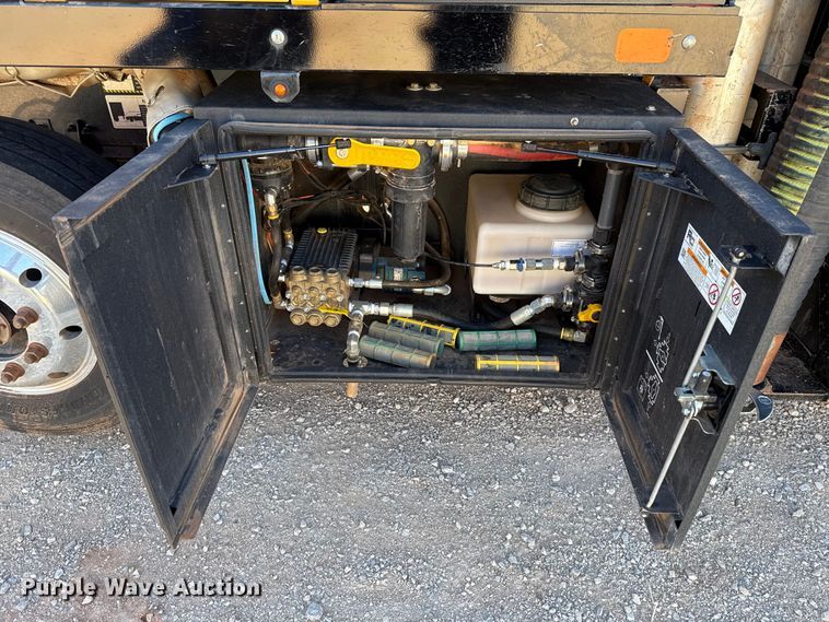 image for item ES5979 2023 Mack Granite hydrovac truck