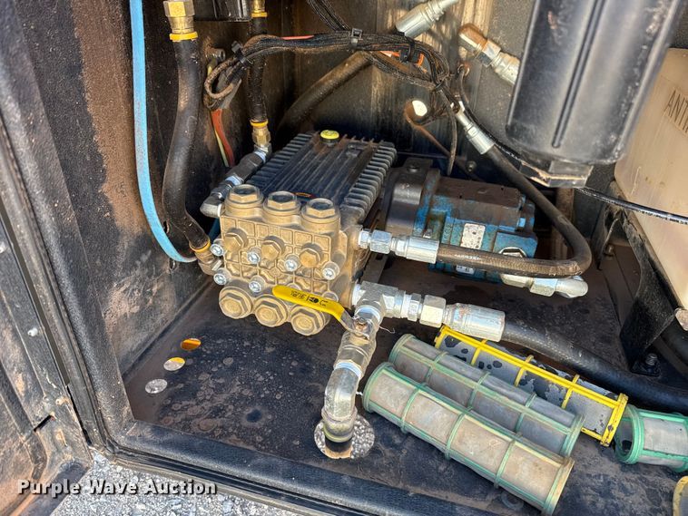 image for item ES5979 2023 Mack Granite hydrovac truck