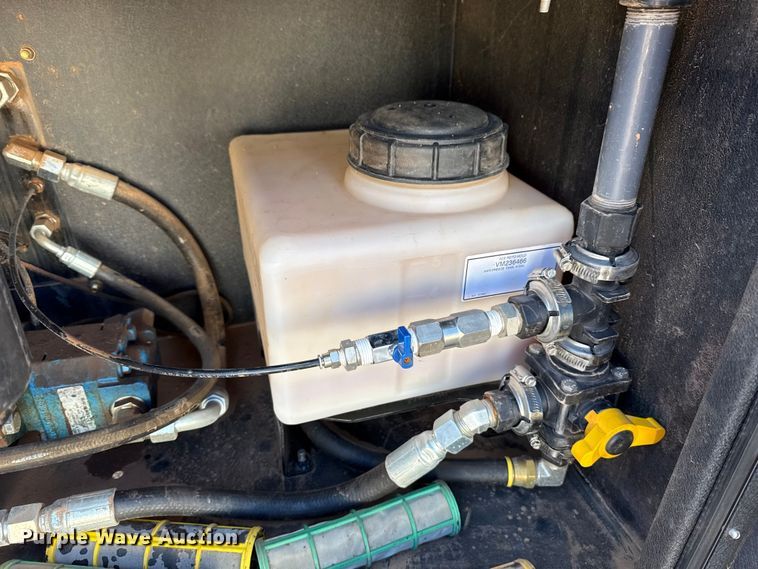 image for item ES5979 2023 Mack Granite hydrovac truck