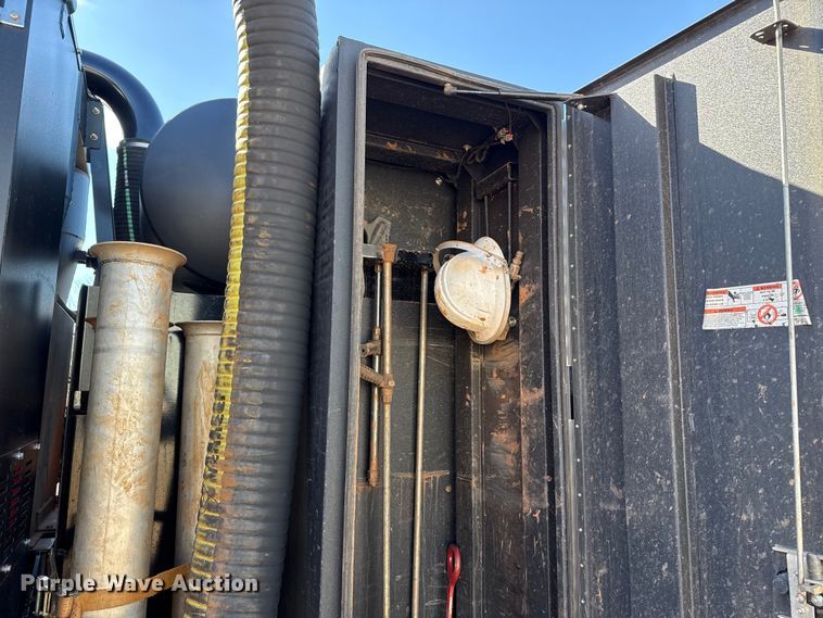 image for item ES5979 2023 Mack Granite hydrovac truck