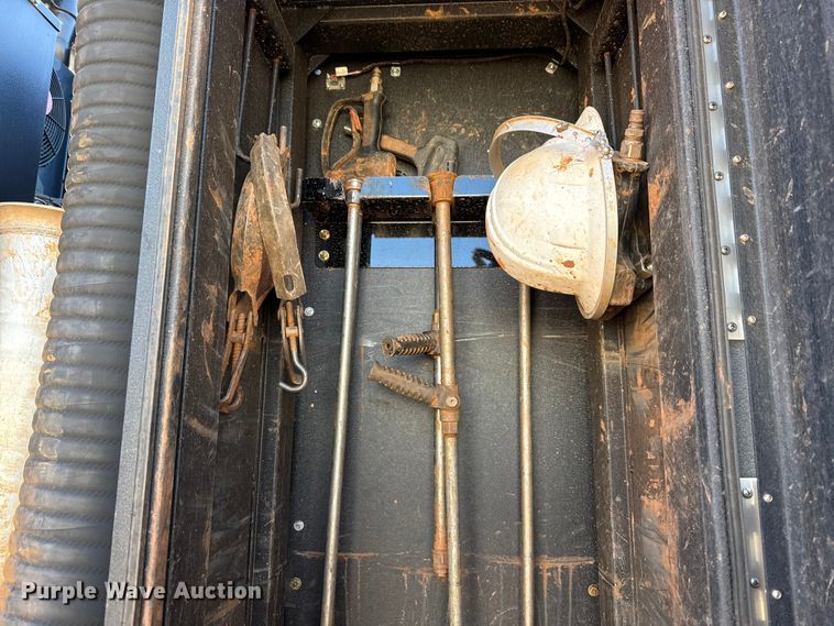 image for item ES5979 2023 Mack Granite hydrovac truck