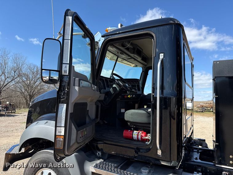 image for item ES5979 2023 Mack Granite hydrovac truck