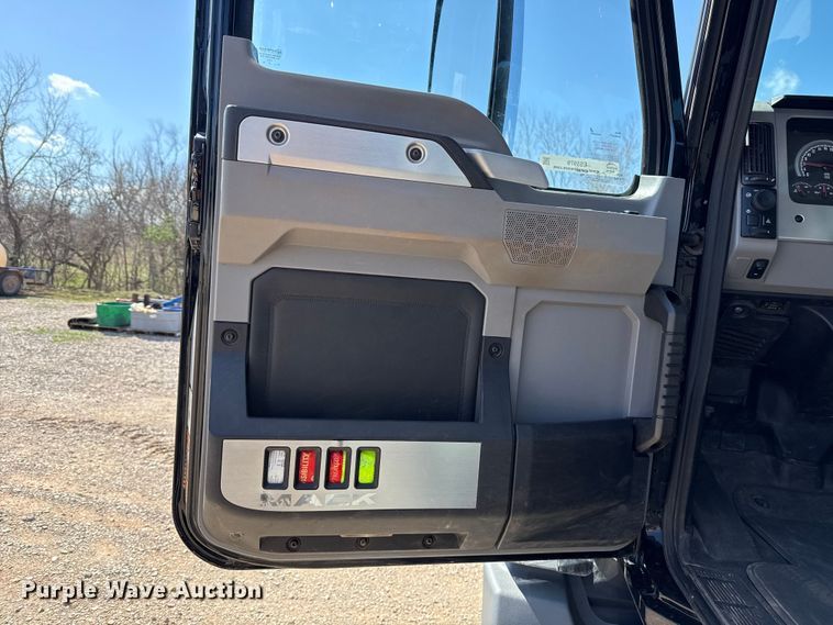 image for item ES5979 2023 Mack Granite hydrovac truck