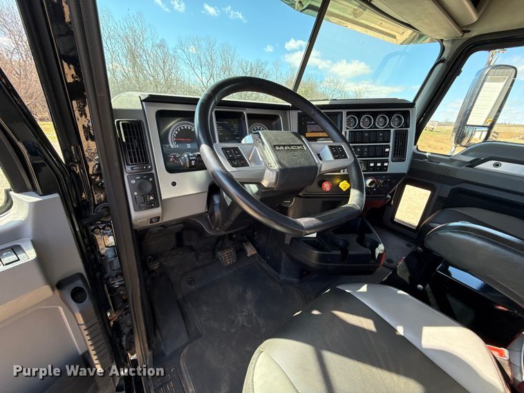 image for item ES5979 2023 Mack Granite hydrovac truck