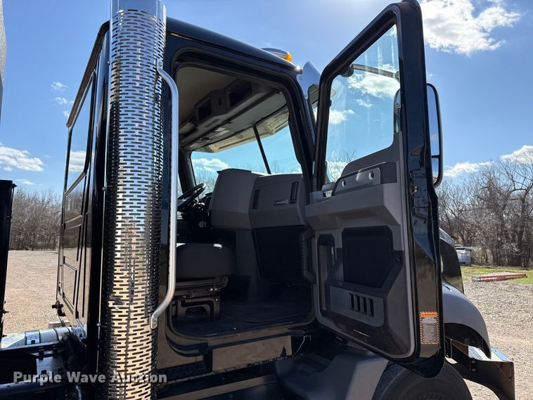 image for item ES5979 2023 Mack Granite hydrovac truck