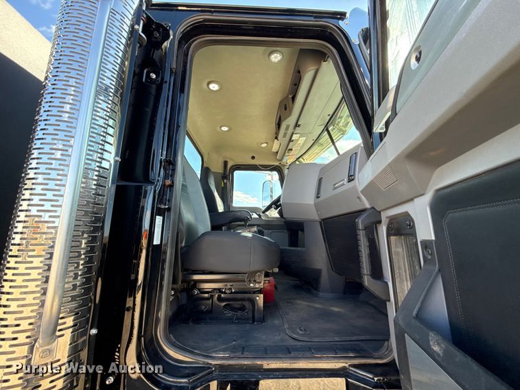 image for item ES5979 2023 Mack Granite hydrovac truck