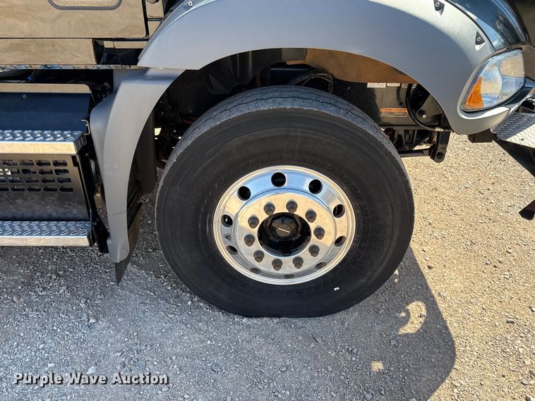 image for item ES5979 2023 Mack Granite hydrovac truck