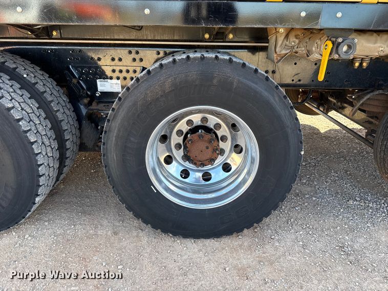 image for item ES5979 2023 Mack Granite hydrovac truck