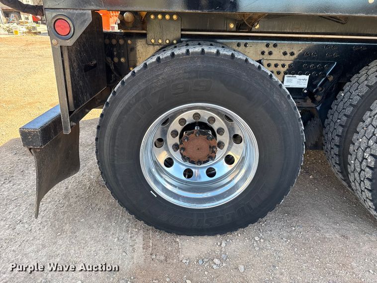 image for item ES5979 2023 Mack Granite hydrovac truck