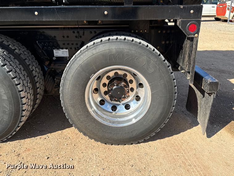 image for item ES5979 2023 Mack Granite hydrovac truck