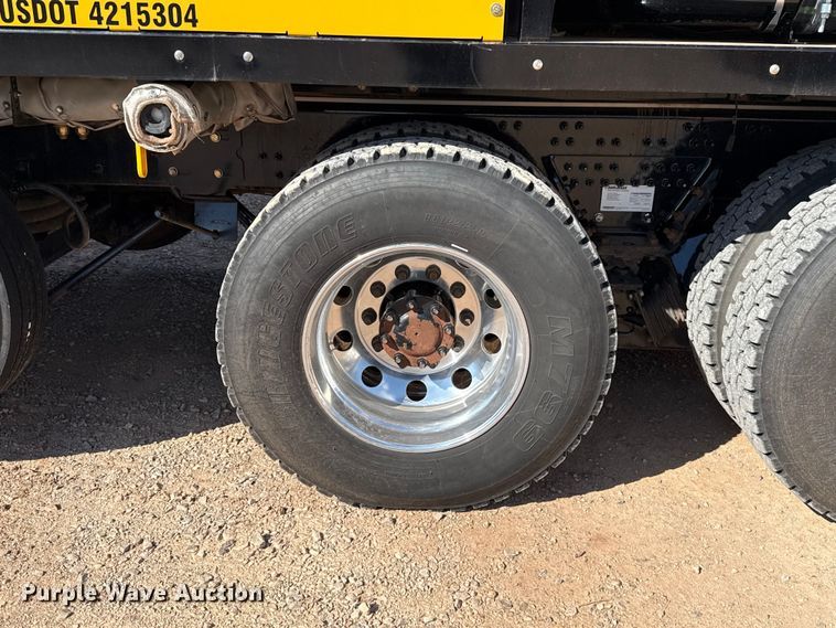 image for item ES5979 2023 Mack Granite hydrovac truck