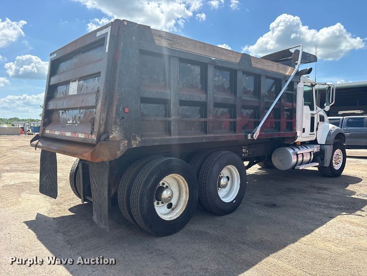 image for item ES8883 2007 Mack CTP713 dump truck