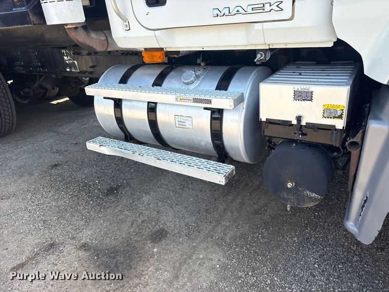 image for item ES8883 2007 Mack CTP713 dump truck