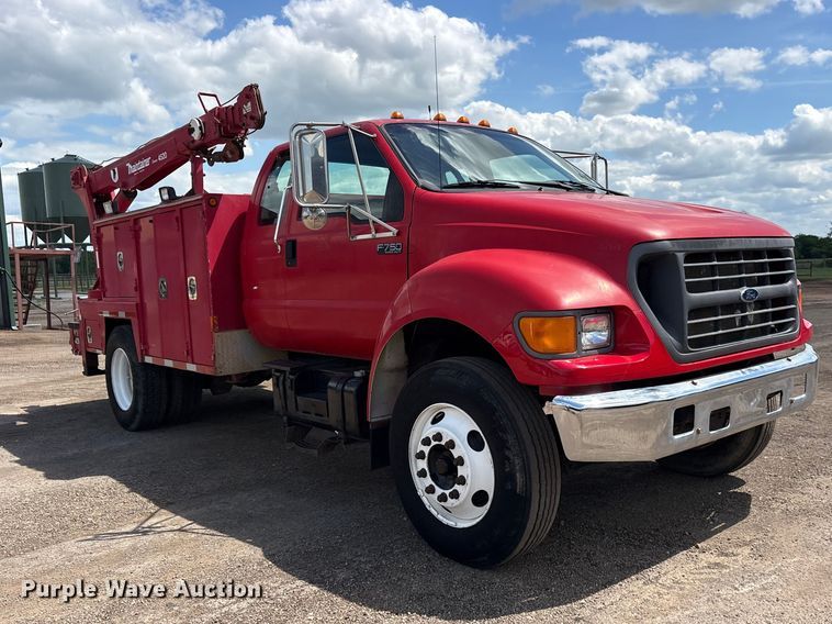 image for item ES8884 2000 Ford F750 Ext. Cab utility / service truck