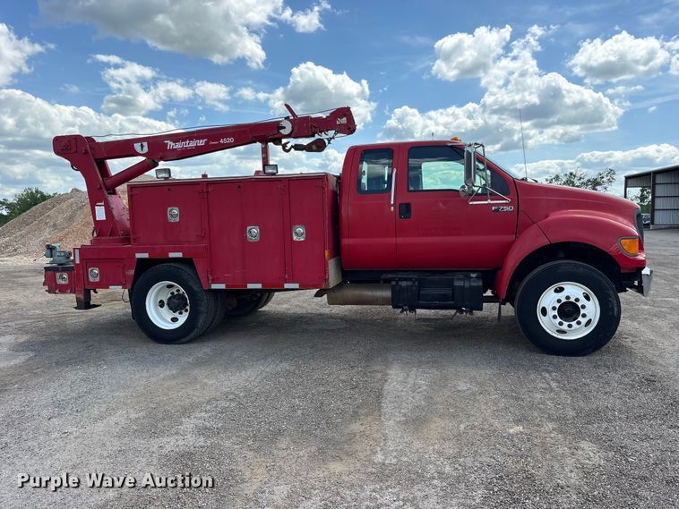 image for item ES8884 2000 Ford F750 Ext. Cab utility / service truck