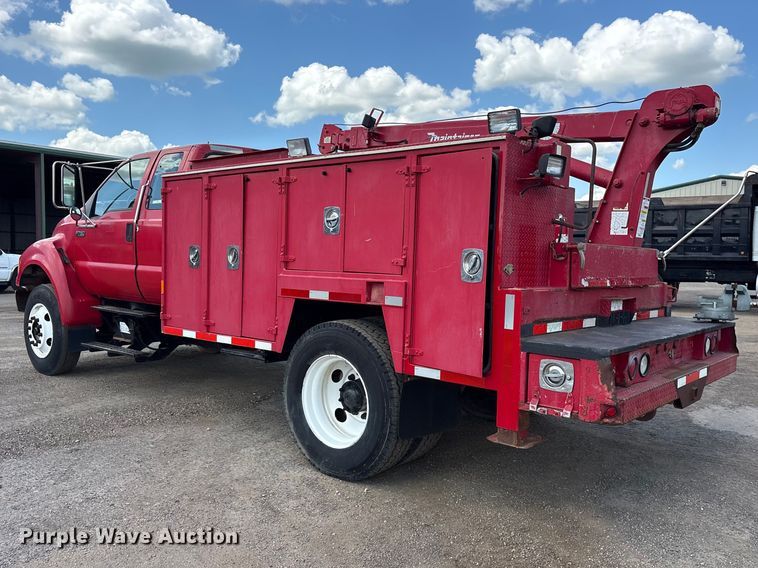 image for item ES8884 2000 Ford F750 Ext. Cab utility / service truck