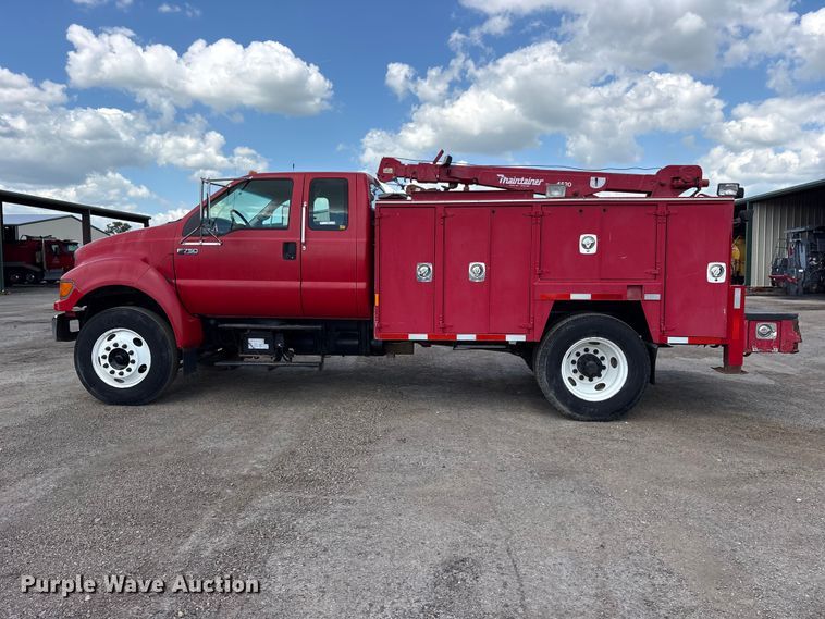 image for item ES8884 2000 Ford F750 Ext. Cab utility / service truck