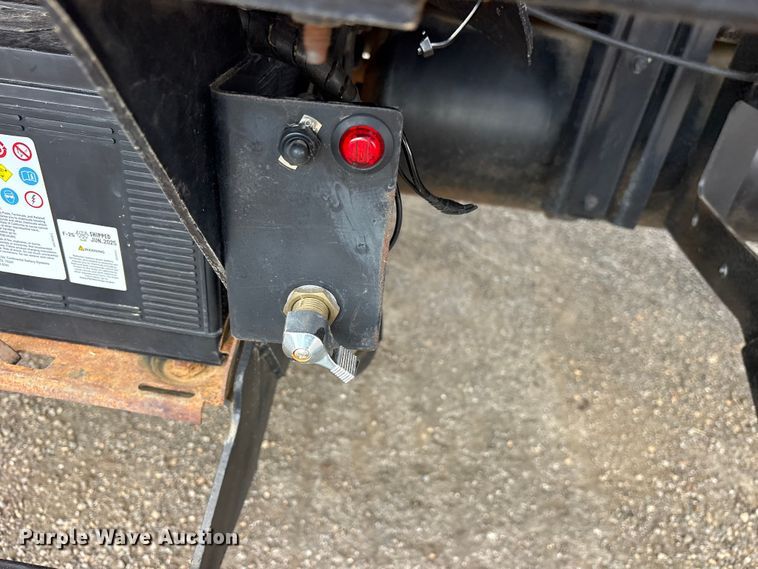 image for item ES8884 2000 Ford F750 Ext. Cab utility / service truck