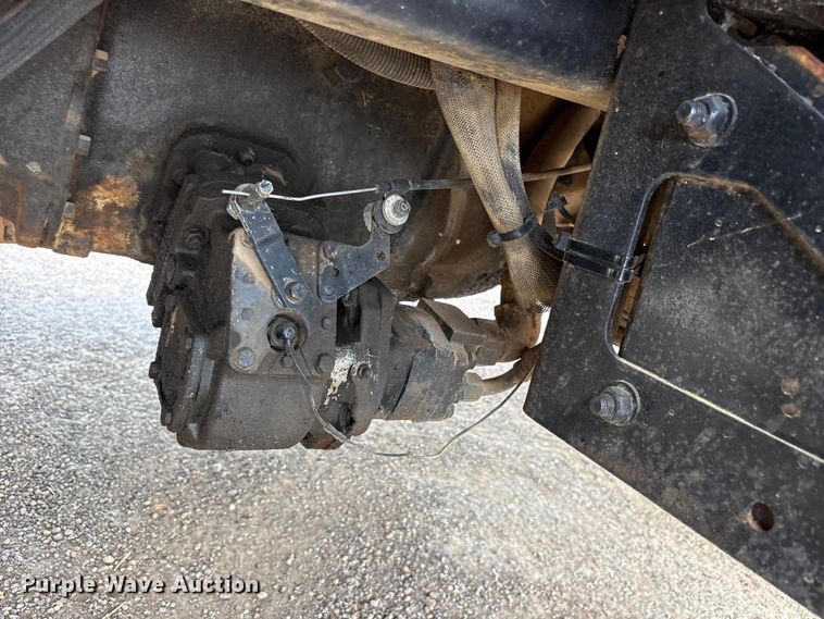 image for item ES8884 2000 Ford F750 Ext. Cab utility / service truck