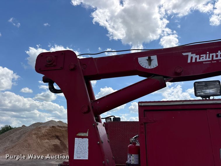 image for item ES8884 2000 Ford F750 Ext. Cab utility / service truck