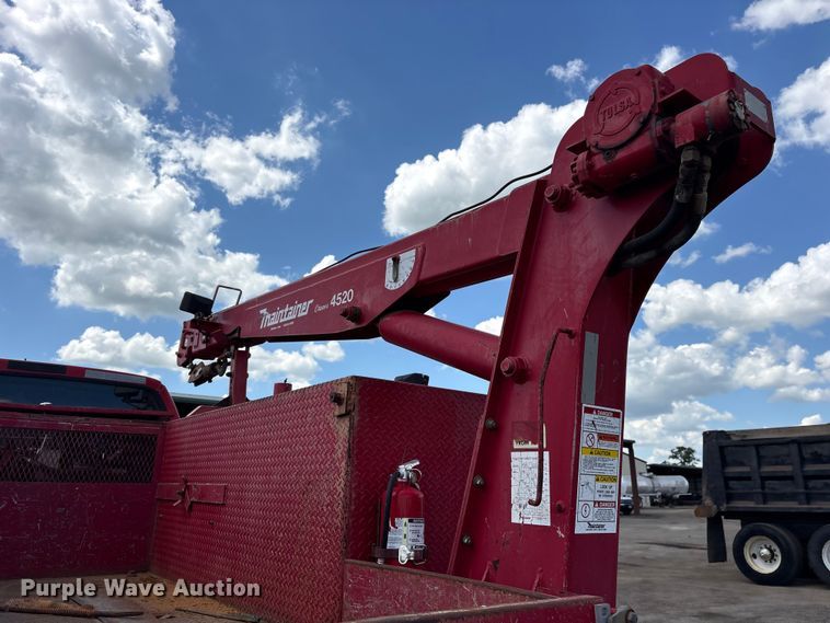 image for item ES8884 2000 Ford F750 Ext. Cab utility / service truck