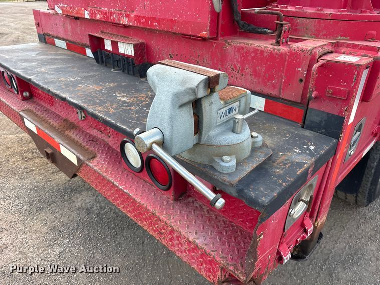 image for item ES8884 2000 Ford F750 Ext. Cab utility / service truck