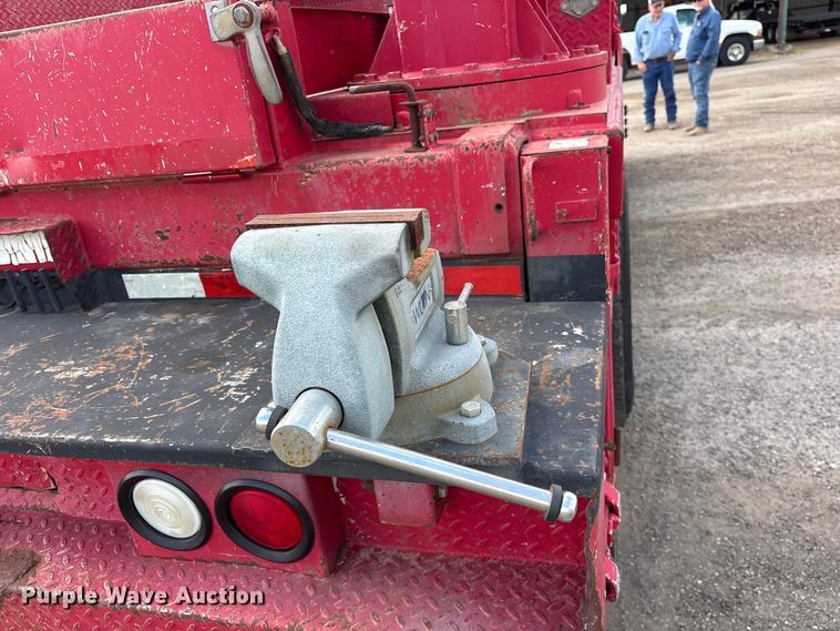 image for item ES8884 2000 Ford F750 Ext. Cab utility / service truck