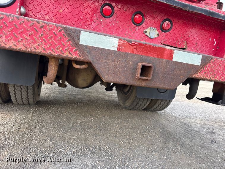 image for item ES8884 2000 Ford F750 Ext. Cab utility / service truck