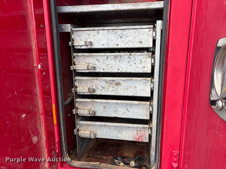 image for item ES8884 2000 Ford F750 Ext. Cab utility / service truck