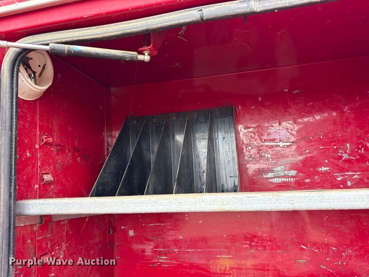 image for item ES8884 2000 Ford F750 Ext. Cab utility / service truck