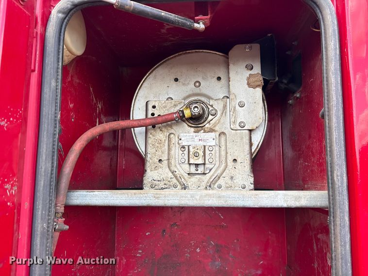 image for item ES8884 2000 Ford F750 Ext. Cab utility / service truck