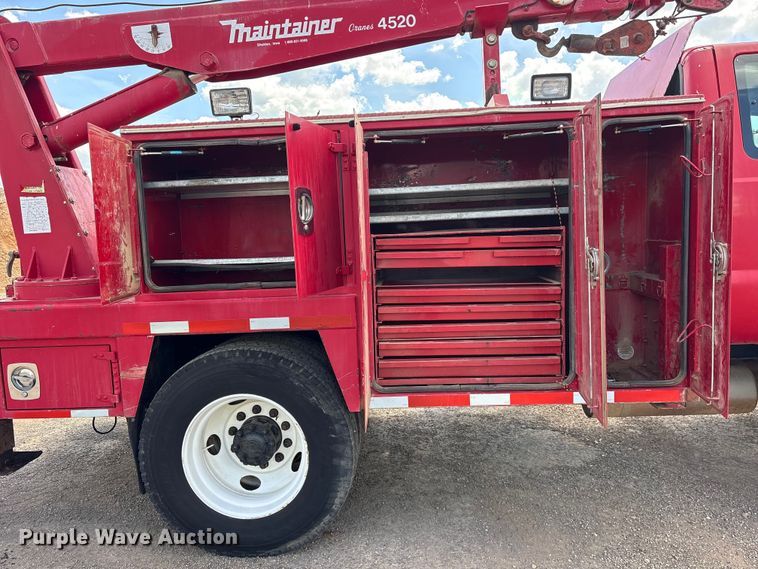 image for item ES8884 2000 Ford F750 Ext. Cab utility / service truck