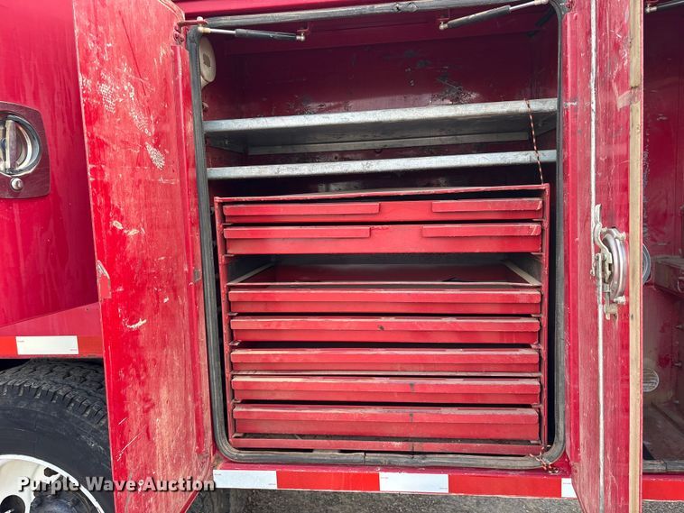 image for item ES8884 2000 Ford F750 Ext. Cab utility / service truck