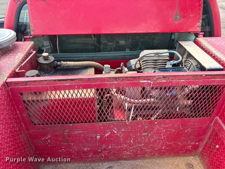 image for item ES8884 2000 Ford F750 Ext. Cab utility / service truck