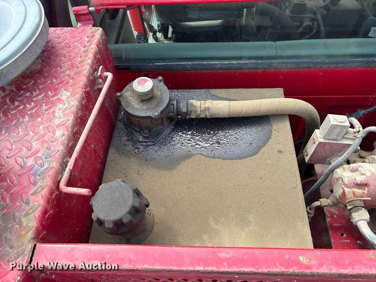 image for item ES8884 2000 Ford F750 Ext. Cab utility / service truck