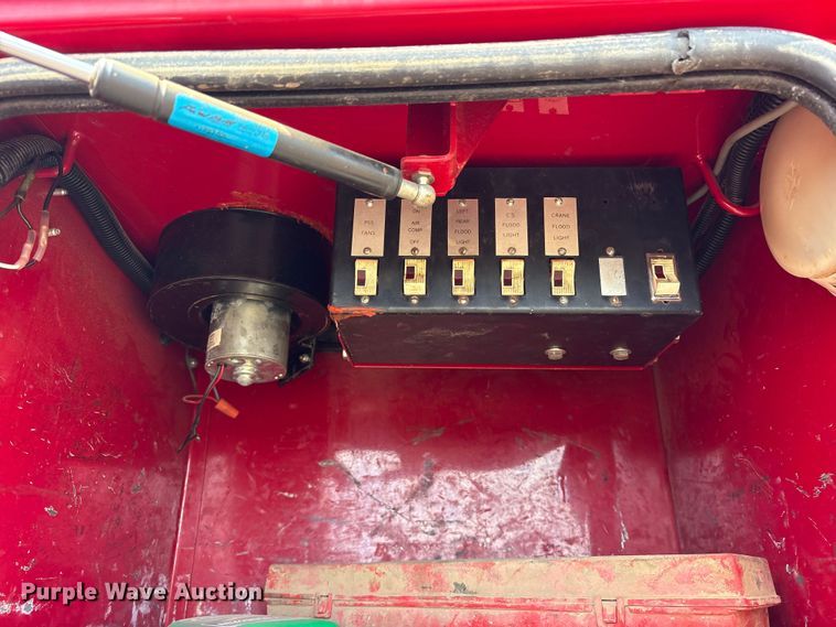 image for item ES8884 2000 Ford F750 Ext. Cab utility / service truck