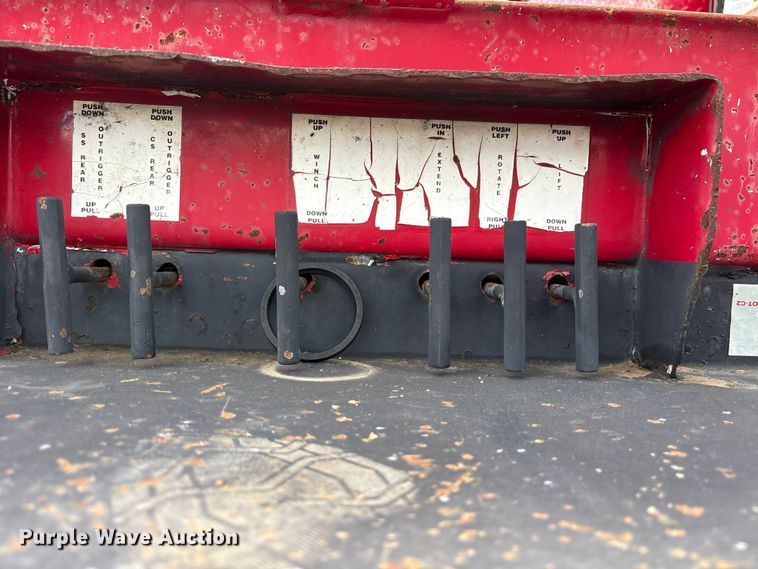 image for item ES8884 2000 Ford F750 Ext. Cab utility / service truck