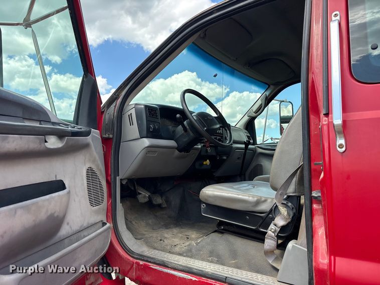 image for item ES8884 2000 Ford F750 Ext. Cab utility / service truck