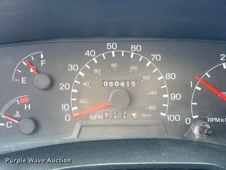 image for item ES8884 2000 Ford F750 Ext. Cab utility / service truck