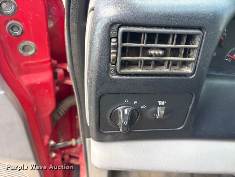 image for item ES8884 2000 Ford F750 Ext. Cab utility / service truck