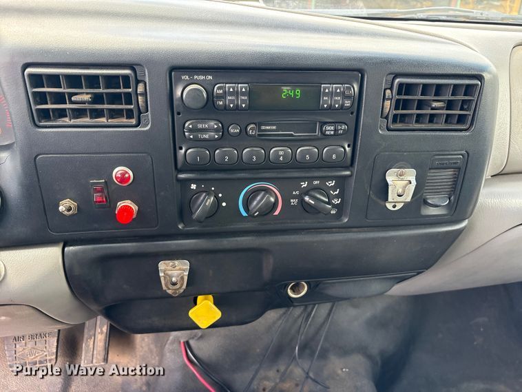 image for item ES8884 2000 Ford F750 Ext. Cab utility / service truck