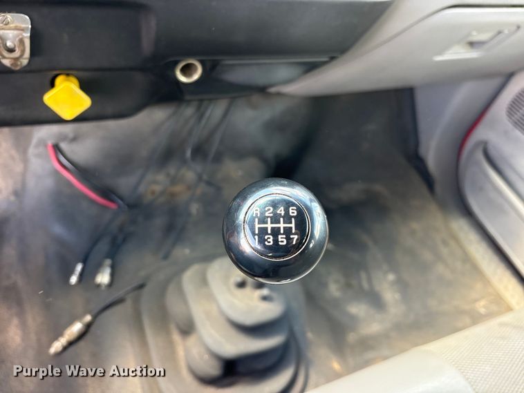 image for item ES8884 2000 Ford F750 Ext. Cab utility / service truck