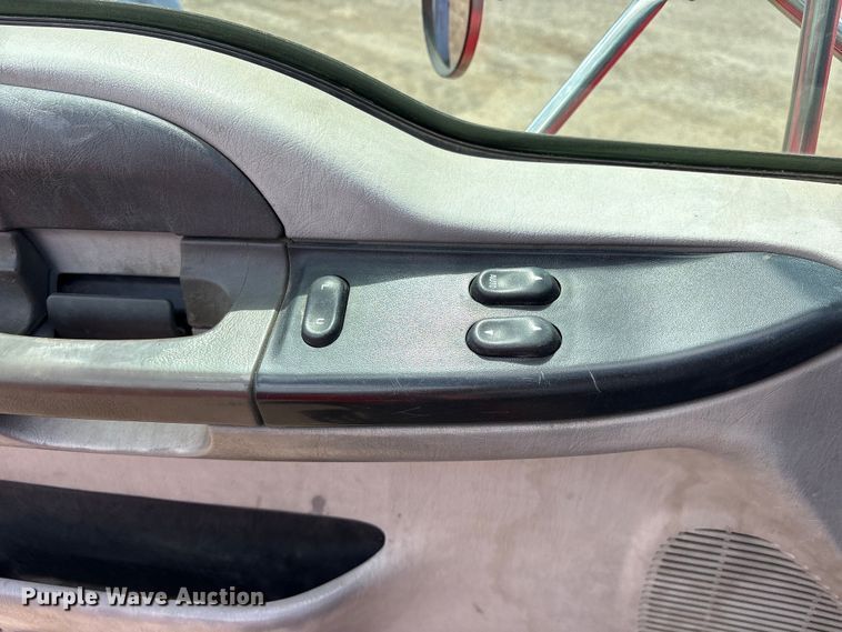 image for item ES8884 2000 Ford F750 Ext. Cab utility / service truck