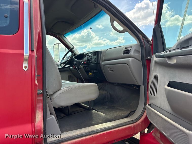 image for item ES8884 2000 Ford F750 Ext. Cab utility / service truck