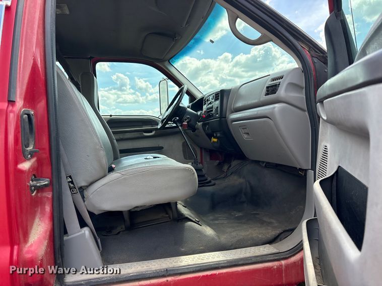 image for item ES8884 2000 Ford F750 Ext. Cab utility / service truck