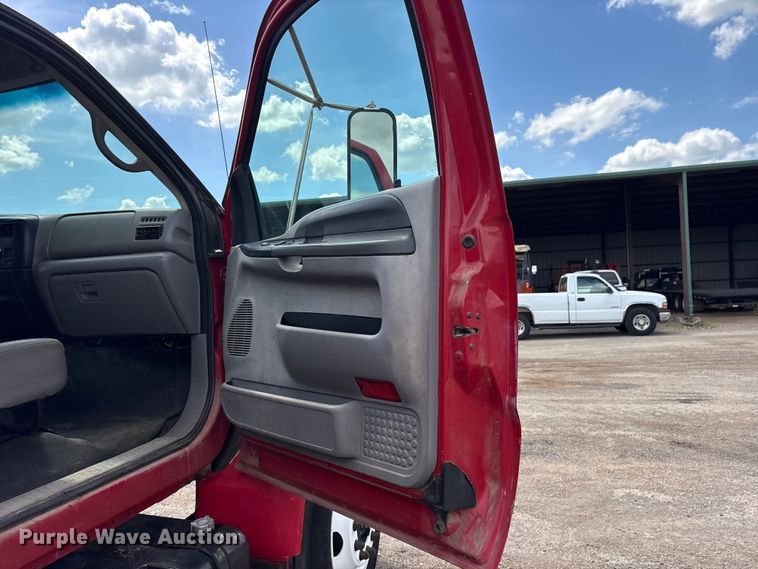 image for item ES8884 2000 Ford F750 Ext. Cab utility / service truck