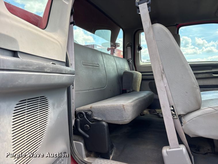 image for item ES8884 2000 Ford F750 Ext. Cab utility / service truck