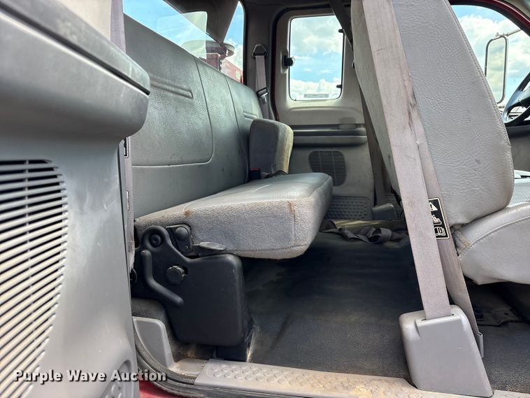 image for item ES8884 2000 Ford F750 Ext. Cab utility / service truck